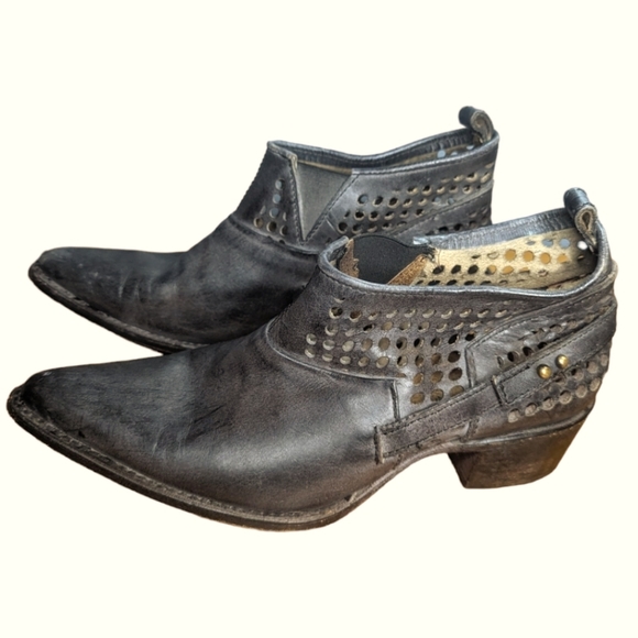 Corral Distressed Laser Cut Perforated Cowboy Ankle Boots sz 9 - Picture 2 of 8